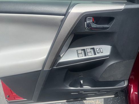 Used 2018 Toyota RAV4 XLE AWD/4WD image 19