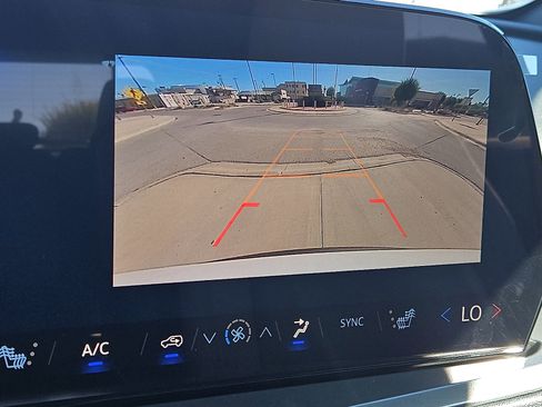 New 2026 Chevrolet Traverse LT image 16