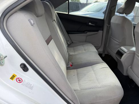 Used 2014 Toyota Camry L image 20