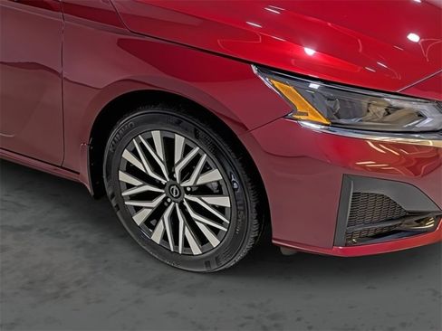 Used 2024 Nissan Altima 2.5 SV image 14