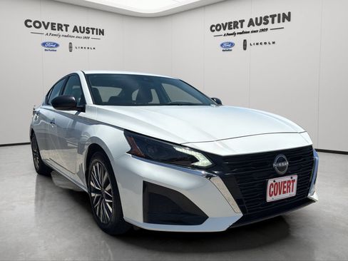 Used 2025 Nissan Altima 2.5 SV FWD image 8