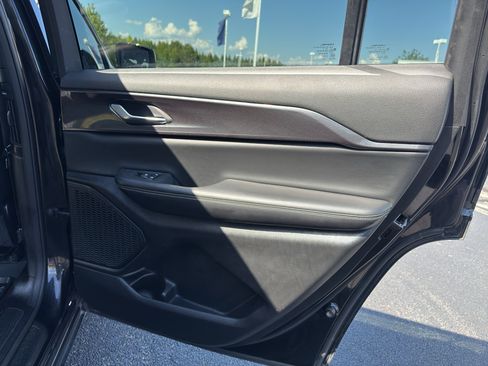 Used 2023 Jeep Grand Cherokee L Laredo RWD image 13