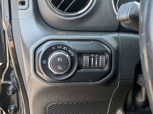 Used 2021 Jeep Gladiator Overland AWD/4WD image 18