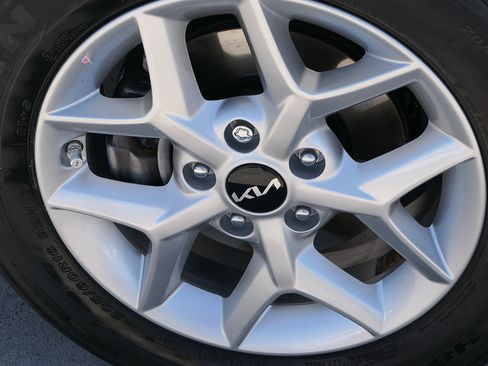 Used 2024 Kia Soul LX w/ Option Group 015 FWD image 10