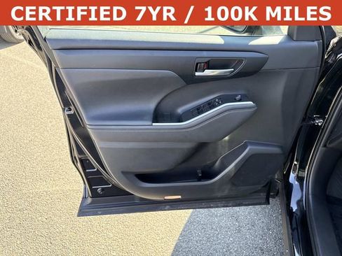 Used 2023 Toyota Highlander XLE image 13