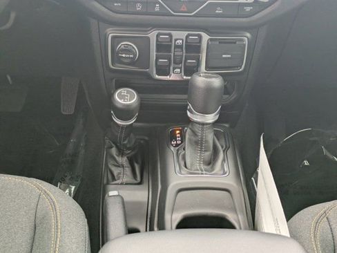 New 2025 Jeep Gladiator Sport image 17