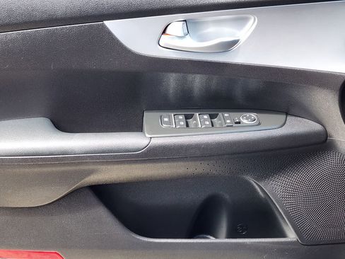 Used 2023 Kia Forte LXS w/ LXS Technology Package FWD image 21