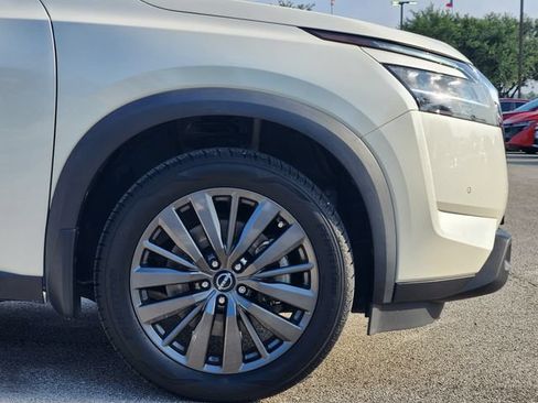 Used 2022 Nissan Pathfinder SL w/ SL Premium Package FWD image 8