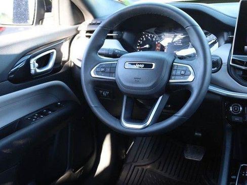 Used 2025 Jeep Compass Limited AWD/4WD image 23
