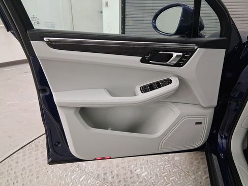 New 2026 Porsche Macan image 22
