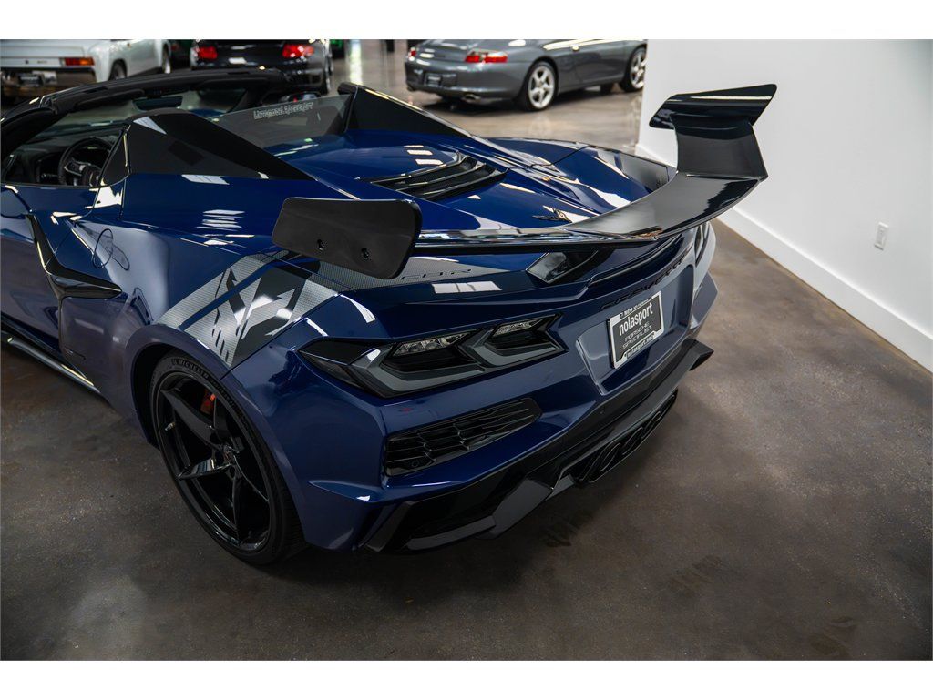 Used 2025 Chevrolet Corvette E-Ray w/ Stealth Interior Trim Package AWD/4WD image 15