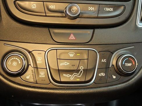 Used 2018 Chevrolet Malibu LT image 25