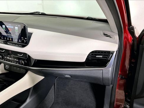 Used 2023 Nissan Rogue SL w/ SL Premium Package image 16