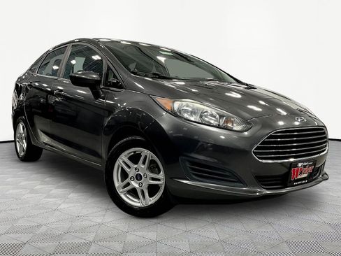 Used 2018 Ford Fiesta SE FWD image 3