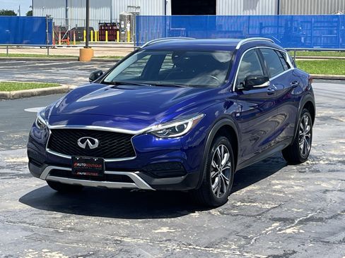 Used 2017 INFINITI QX30 AWD image 5