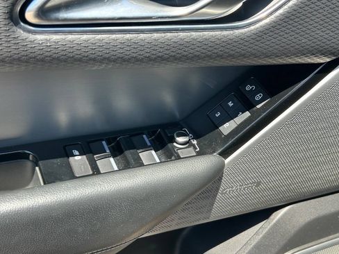 Used 2018 Land Rover Range Rover Velar R-Dynamic SE AWD/4WD image 27