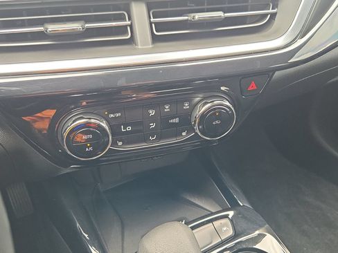 Used 2024 Chevrolet Trax ACTIV w/ Sunroof Package FWD image 20