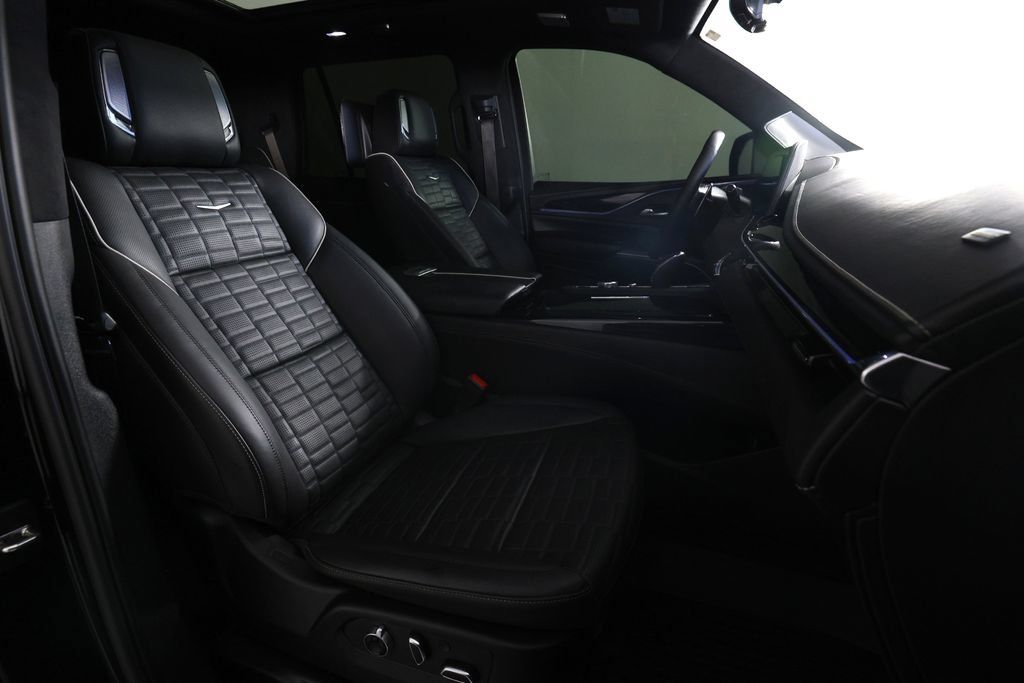 Used 2024 Cadillac Escalade V w/ LPO, ONYX Package AWD/4WD image 10