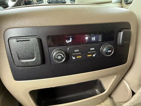 Used 2016 GMC Yukon XL SLT image 26