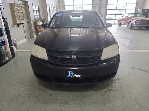 Used 2010 Dodge Avenger SXT image 3