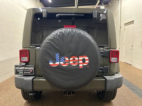Used 2016 Jeep Wrangler Unlimited Sahara w/ Dual Top Group AWD/4WD image 3