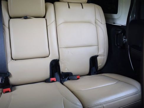 Used 2018 Jeep Wrangler Unlimited Rubicon w/ LED Lighting Group AWD/4WD image 17