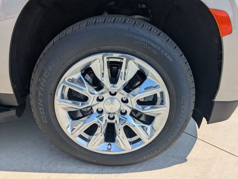 Used 2023 Chevrolet Tahoe LT w/ LT Signature Package AWD/4WD image 9