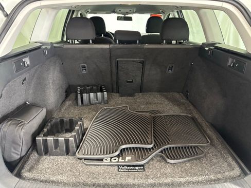 Used 2016 Volkswagen Golf S image 28