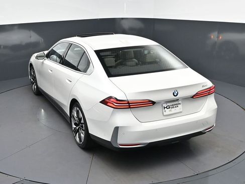 Certified 2026 BMW 530i RWD image 33