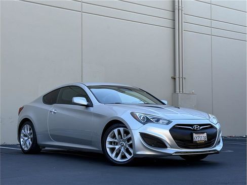 Used 2013 Hyundai Genesis 2.0T RWD image 23