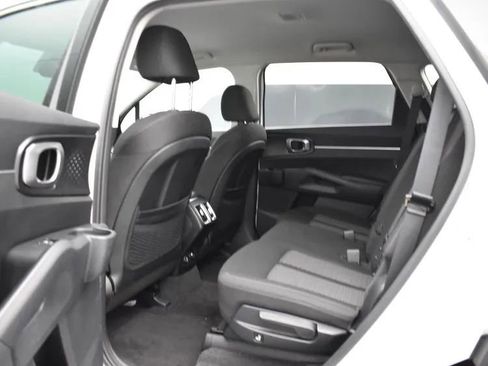 Used 2023 Kia Sorento LX image 15