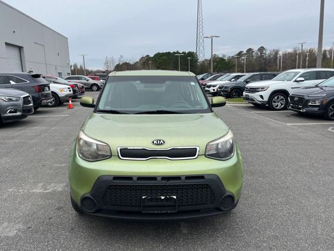 Used 2016 Kia Soul Base image 2
