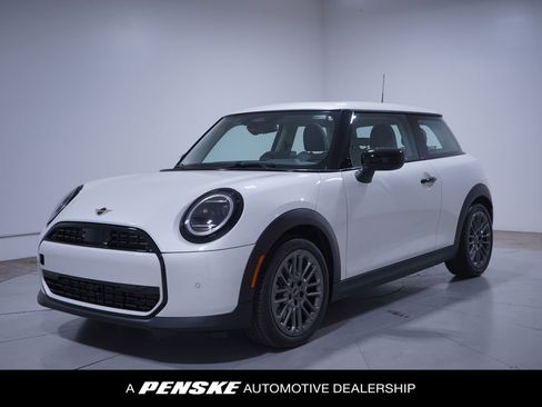 Used 2025 MINI Cooper 2-Door Hardtop image 1