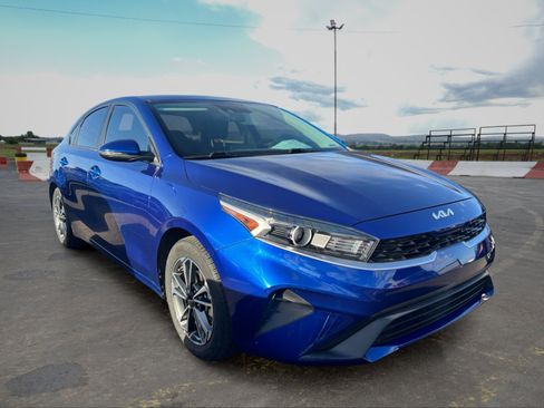 Certified 2023 Kia Forte LXS w/ LXS Technology Package FWD image 2