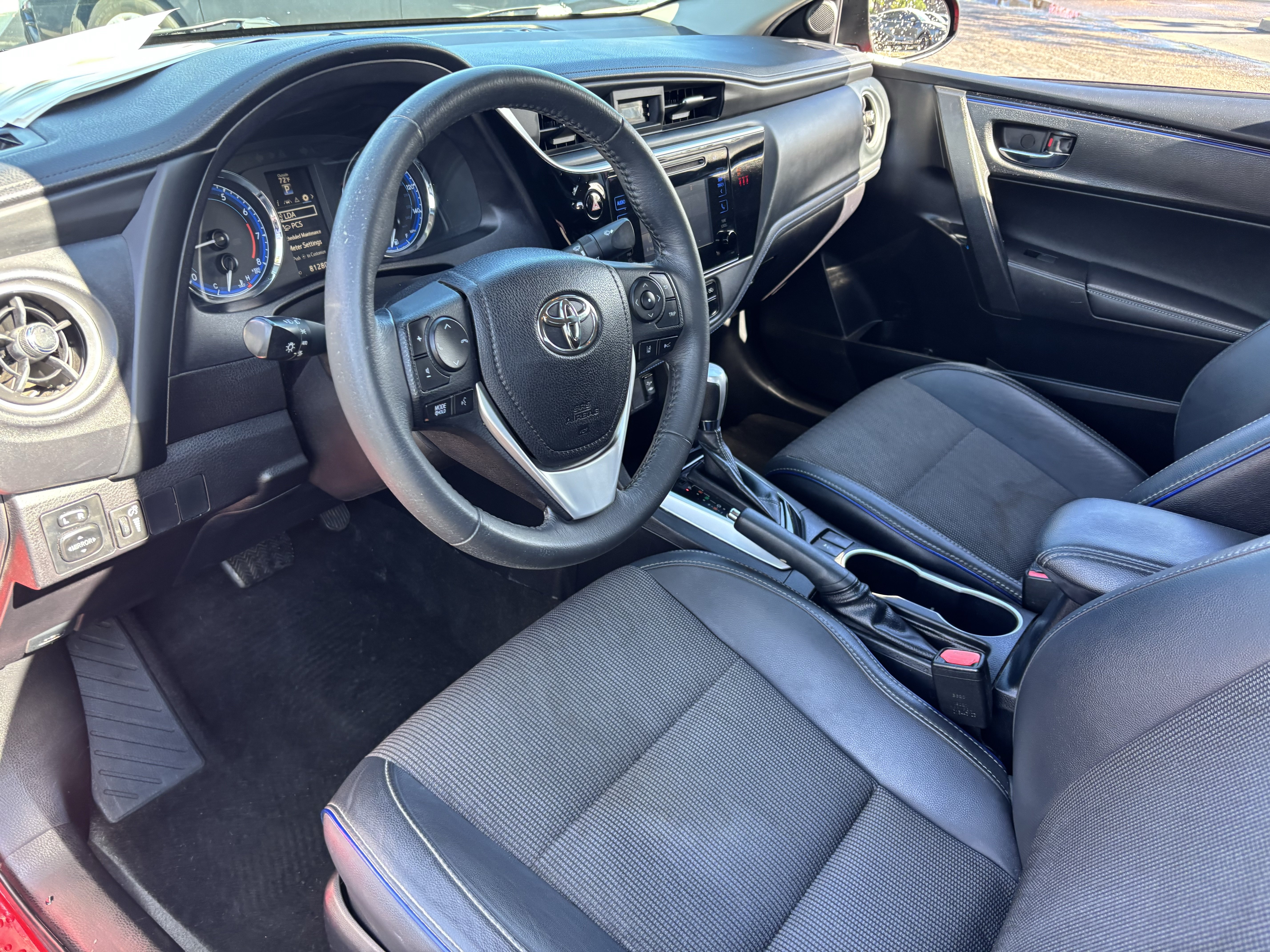 Used 2018 Toyota Corolla SE w/ Carpet Mat Package (TMS) FWD image 15