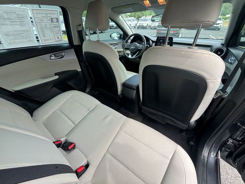 Used 2023 Kia Forte LXS w/ LXS Technology Package FWD image 19