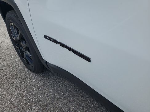 New 2026 Jeep Compass Latitude image 8