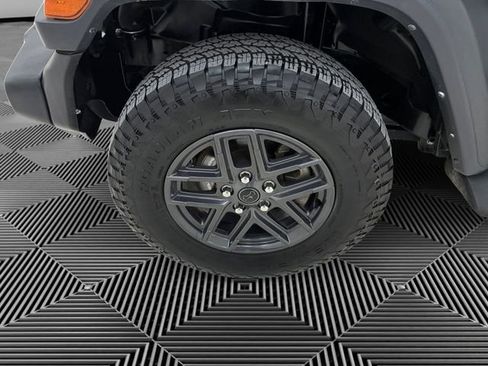 Used 2024 Jeep Wrangler Sport S image 9
