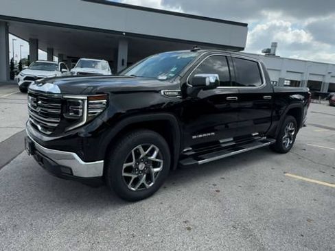 Used 2023 GMC Sierra 1500 SLT w/ SLT Premium Package AWD/4WD image 4