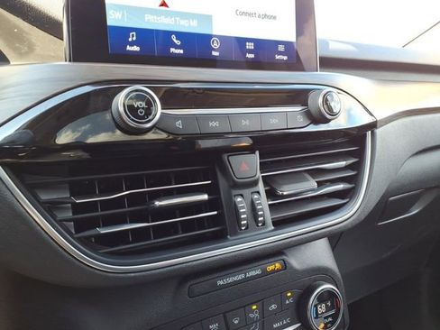 Used 2020 Ford Escape Titanium image 21