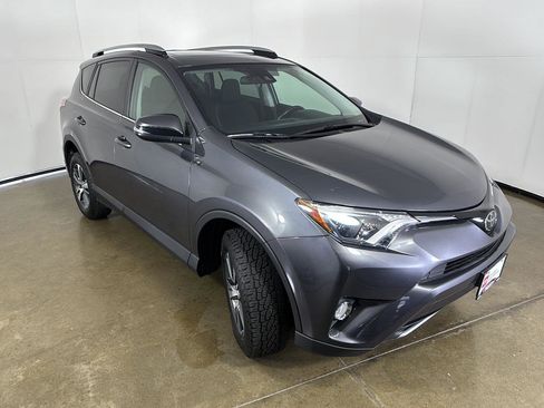 Used 2018 Toyota RAV4 XLE AWD/4WD image 7
