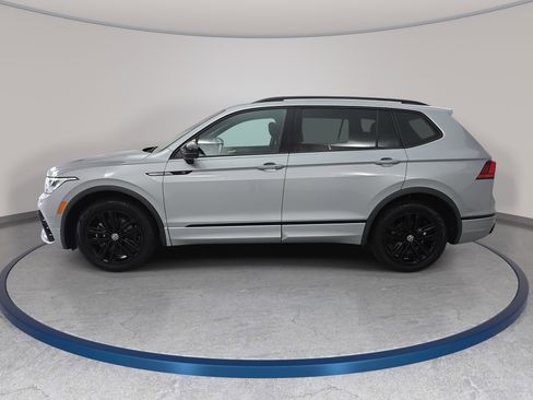 Used 2022 Volkswagen Tiguan SE R-Line FWD image 8