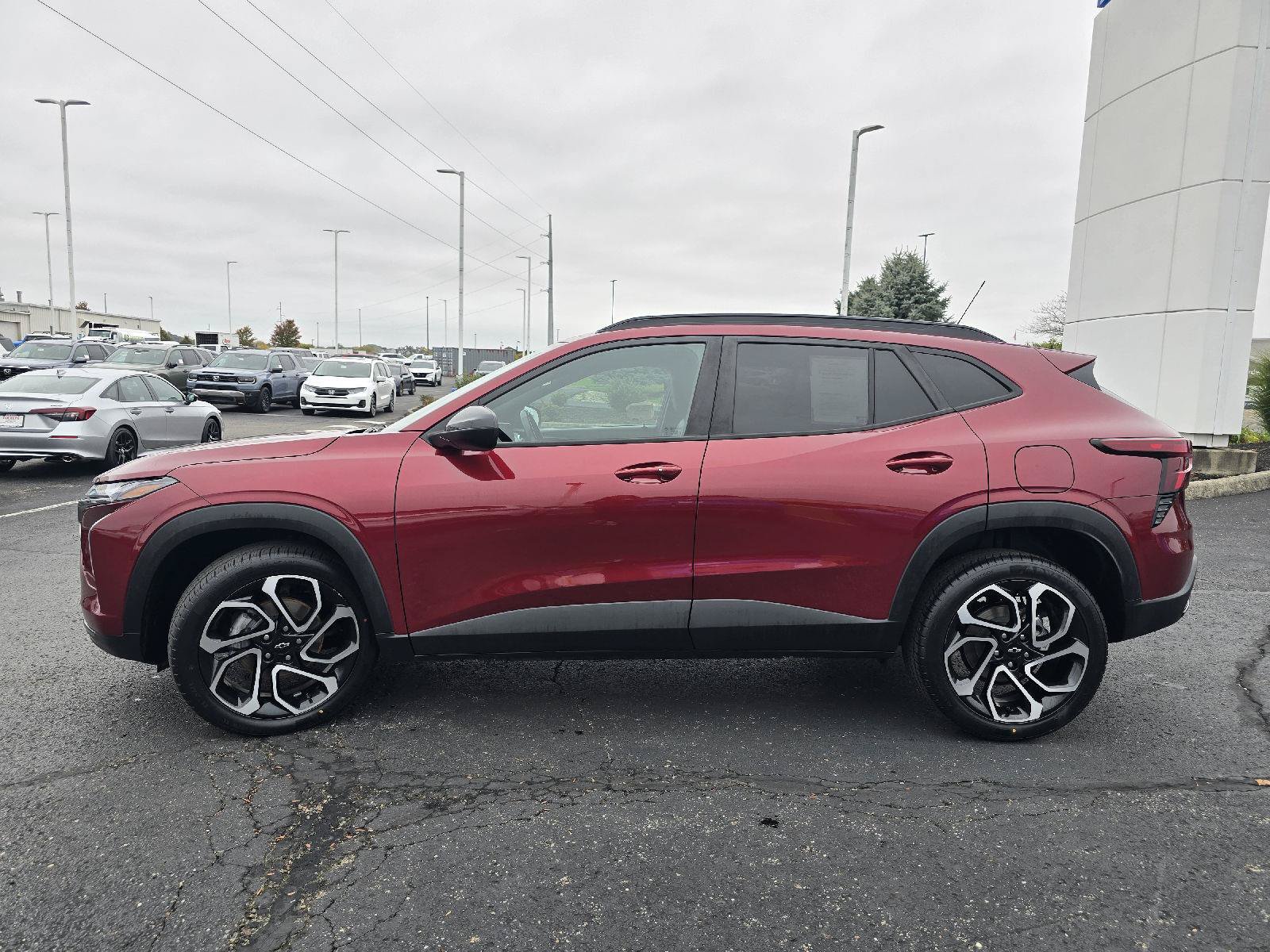 Used 2025 Chevrolet Trax RS FWD image 4