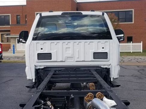 New 2025 Ford F550 2WD Regular Cab Super Duty image 15