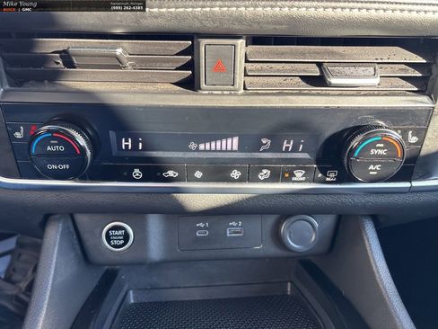 Used 2022 Nissan Rogue S image 25