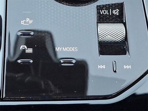 Used 2025 BMW 530i xDrive w/ Premium Package image 26