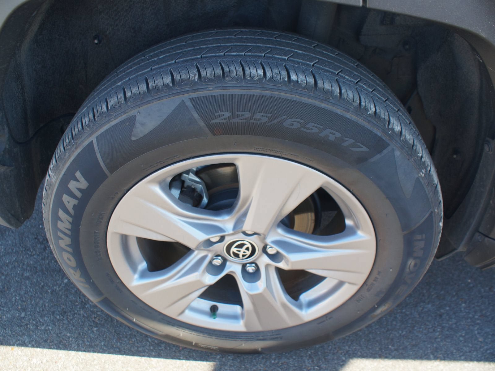 Used 2025 Toyota RAV4 LE AWD/4WD image 25