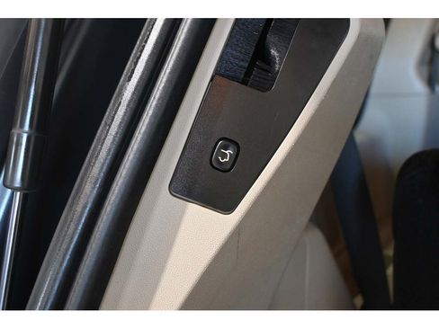 Used 2014 Dodge Grand Caravan SXT FWD image 27
