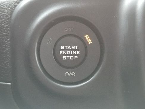 Used 2019 Jeep Wrangler Unlimited Sahara w/ Safety Group image 14