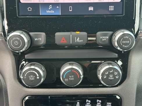 New 2026 RAM 1500 Express AWD/4WD image 17